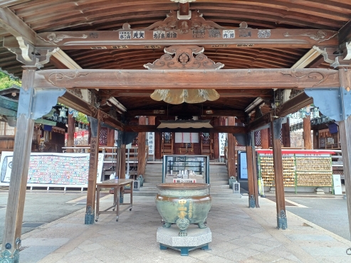 中山寺の本堂
